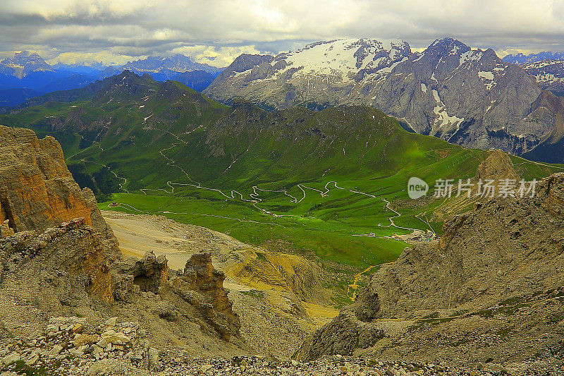 Passo Pordoi山路，Marmolada, Dolomites，意大利泰洛阿尔卑斯山